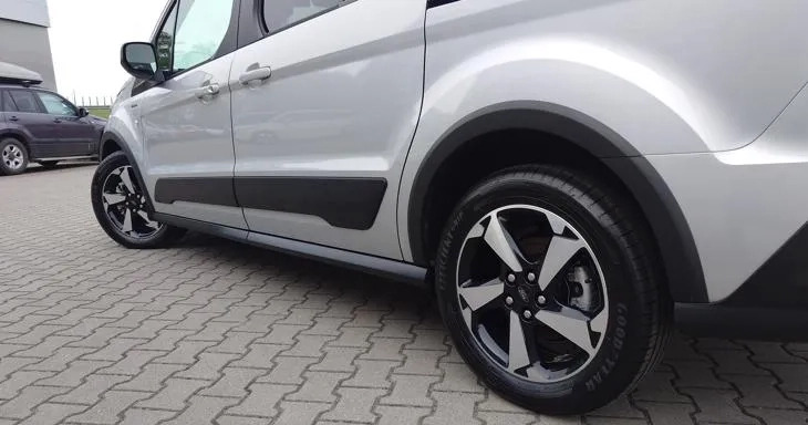 Ford Tourneo Connect cena 140452 przebieg: 10, rok produkcji 2023 z Tłuszcz małe 631